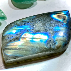 変革の石✨ 虹入り オウロヴェルデクォーツ メタモルフォーゼス