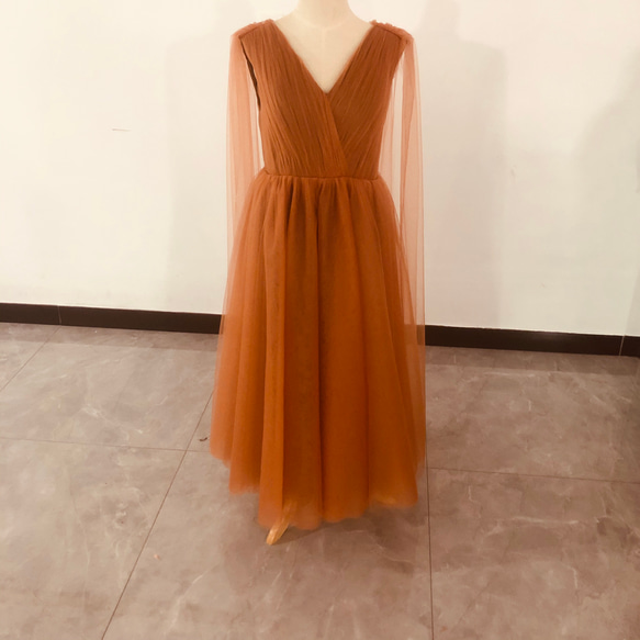 テラコッタ Vネックドレス【ウェディングドレス】【前撮りドレス】【二次会ドレス】 人気上昇！カラードレス テラコッタ色 Vネック ソフトチュール