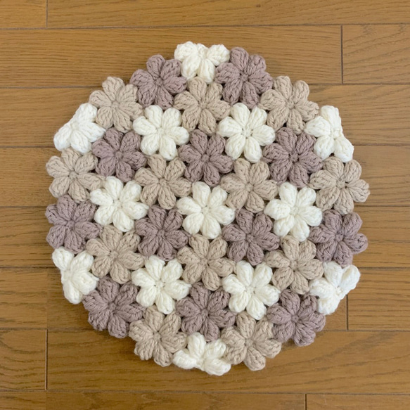 ☆♪小花モチーフのざぶとん 2枚目の画像