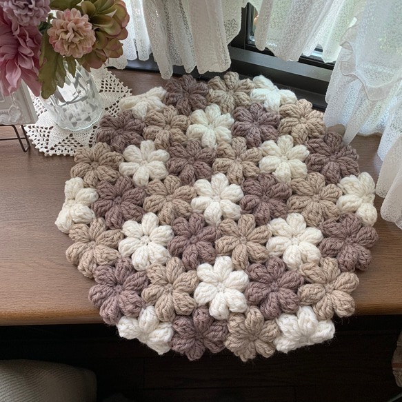 ☆♪小花モチーフのざぶとん 1枚目の画像