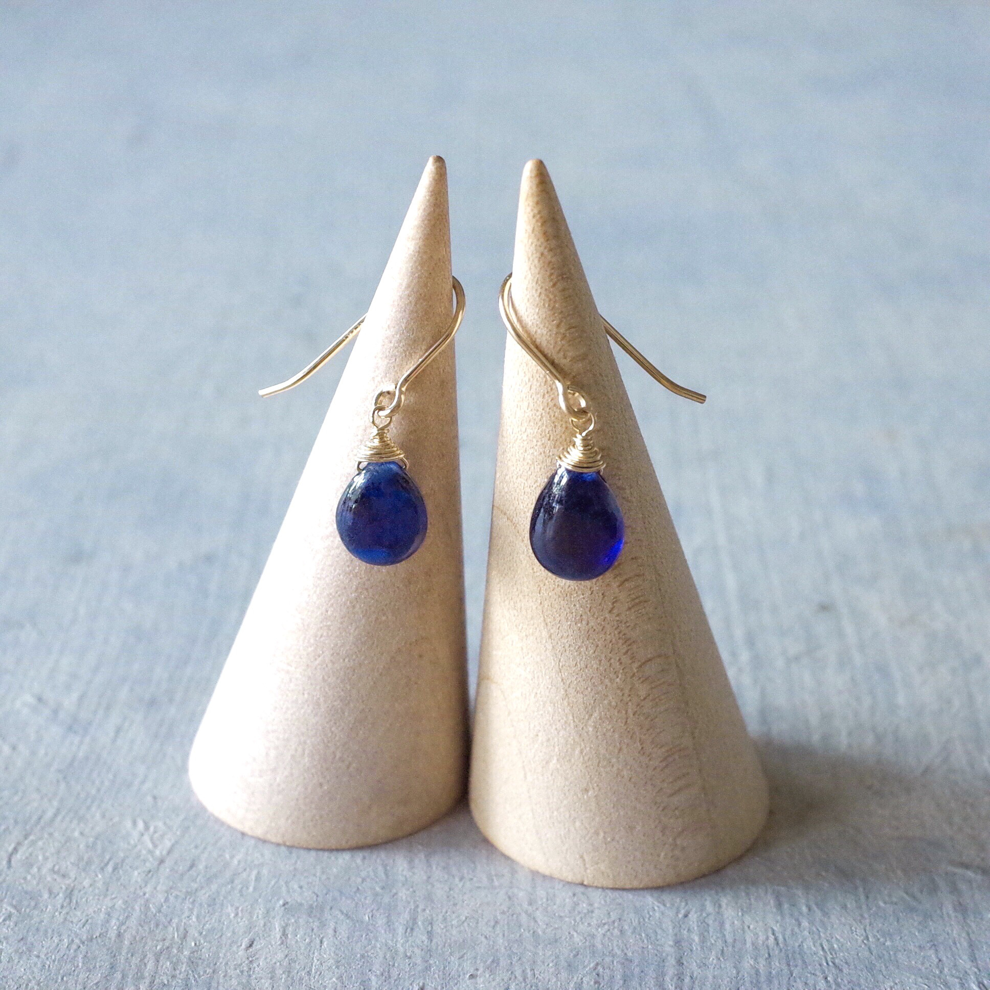 【大粒】【宝石質】ブルーサファイアのフックピアス(14kgf)