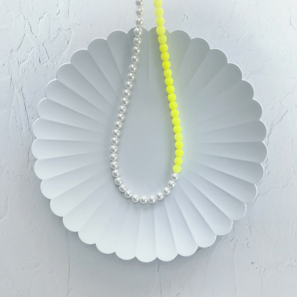 【リニューアル再販】【ネオンカラーdeパールネックレス】6mmパール×イエロー　バイカラー 1枚目の画像