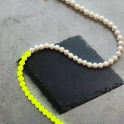 【リニューアル再販】【ネオンカラーdeパールネックレス】6mmパール×イエロー　バイカラー 5枚目の画像