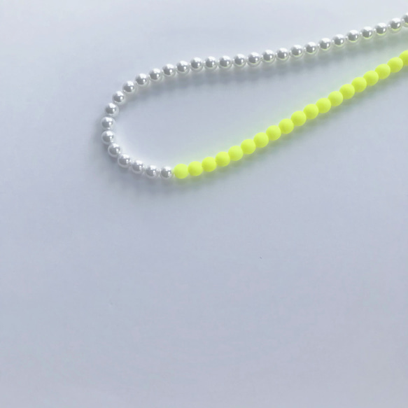 【リニューアル再販】【ネオンカラーdeパールネックレス】6mmパール×イエロー　バイカラー 2枚目の画像
