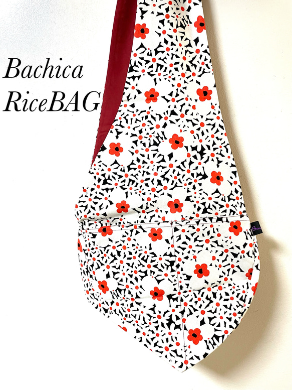 WポケットRiceBAG 小さなお花柄（白に赤）：内ポケット付き 1枚目の画像