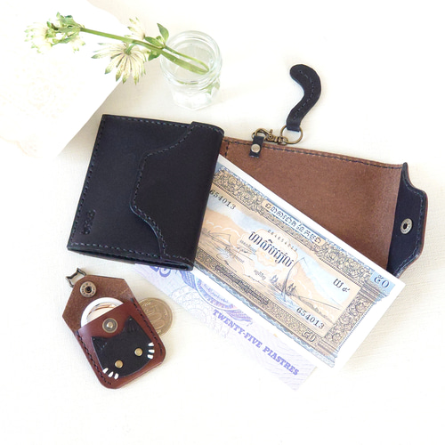 名入れ】チョコ×黒【革にゃんこ】カードが入る小さな革財布&ちびネコ