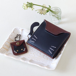 名入れ】チョコ×黒【革にゃんこ】カードが入る小さな革財布&ちびネコ