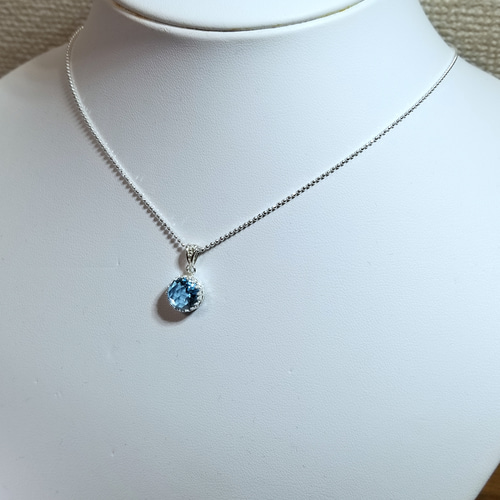 ≪受注生産≫大きめ天然石のペンダントトップ ブルートパーズ