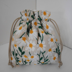 お花の刺繍生地の巾着とポーチセット　　 2枚目の画像
