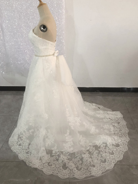 贅沢な小花総レース ウエディングドレス ソフトチュール プリンセスライン 華やかなトレーン サッシュベルト花嫁 /結婚式 4枚目の画像