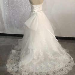 贅沢な小花総レース ウエディングドレス ソフトチュール プリンセスライン 華やかなトレーン サッシュベルト花嫁 /結婚式 2枚目の画像