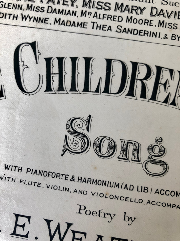 英国で出会った♪アンティークの大判の楽譜 エンボス入り 6枚綴り12p「THE CHILDREN′S HOME…」 4枚目の画像