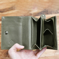 【1点限り】二つ折り財布 ボタン式 本革 手のひらサイズ スリム モスグリーン 4枚目の画像