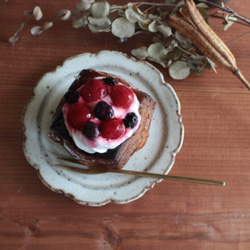 鉄粉のある アンティークな雰囲気の輪花皿 小皿　ブルーグレー 8枚目の画像
