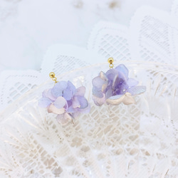ブルーシルバー紫陽花の小粒ピアス/イヤリング 1枚目の画像