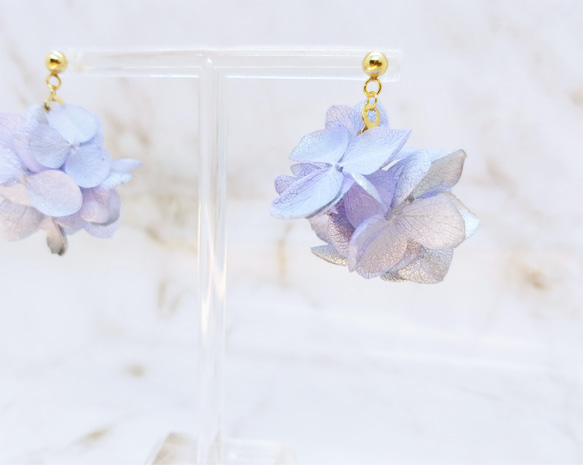 ブルーシルバー紫陽花の小粒ピアス/イヤリング 4枚目の画像