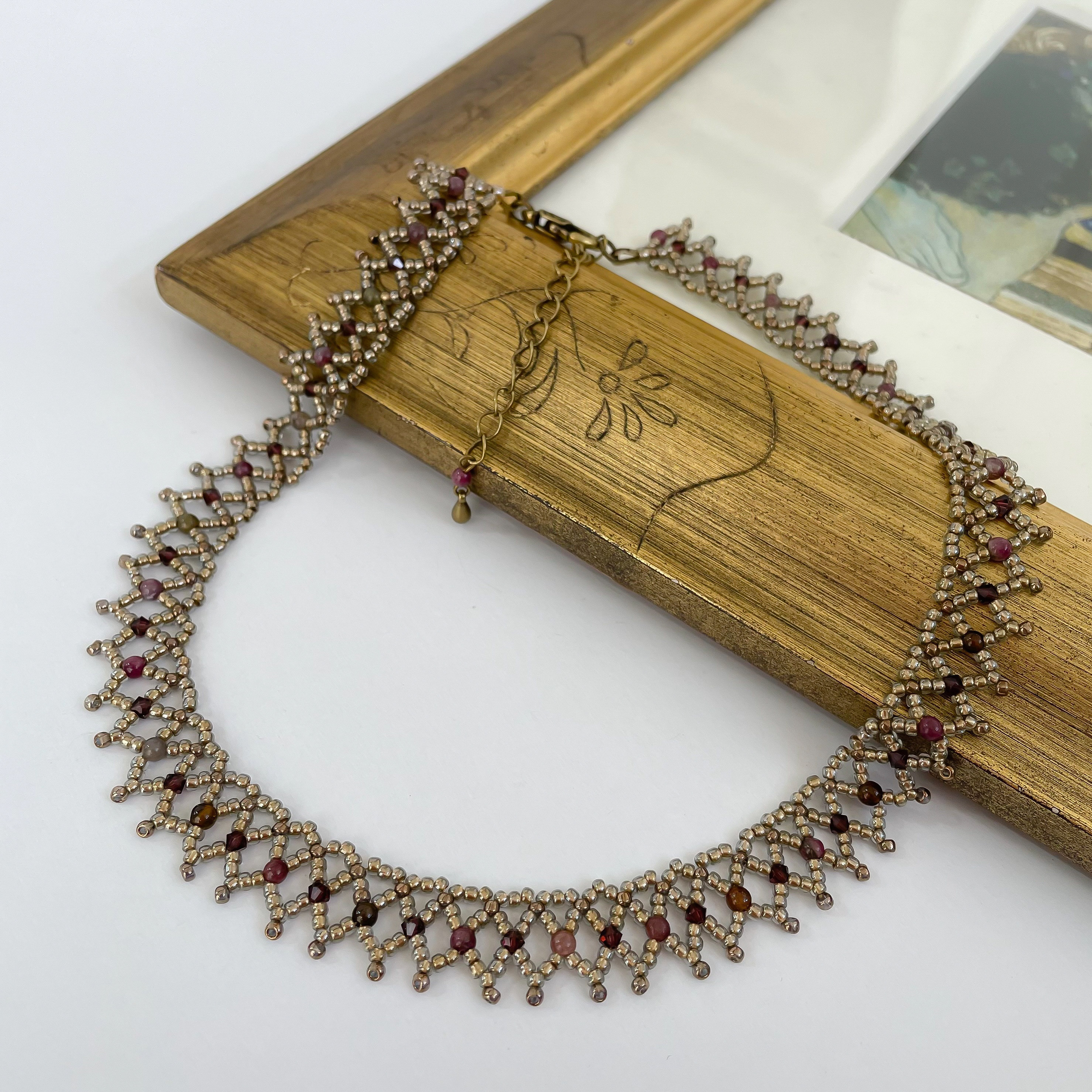 【Atelier Amie】紫葡萄色　天然石トルマリン&クリスタルガラスビーズ　ネッティングチョーカー