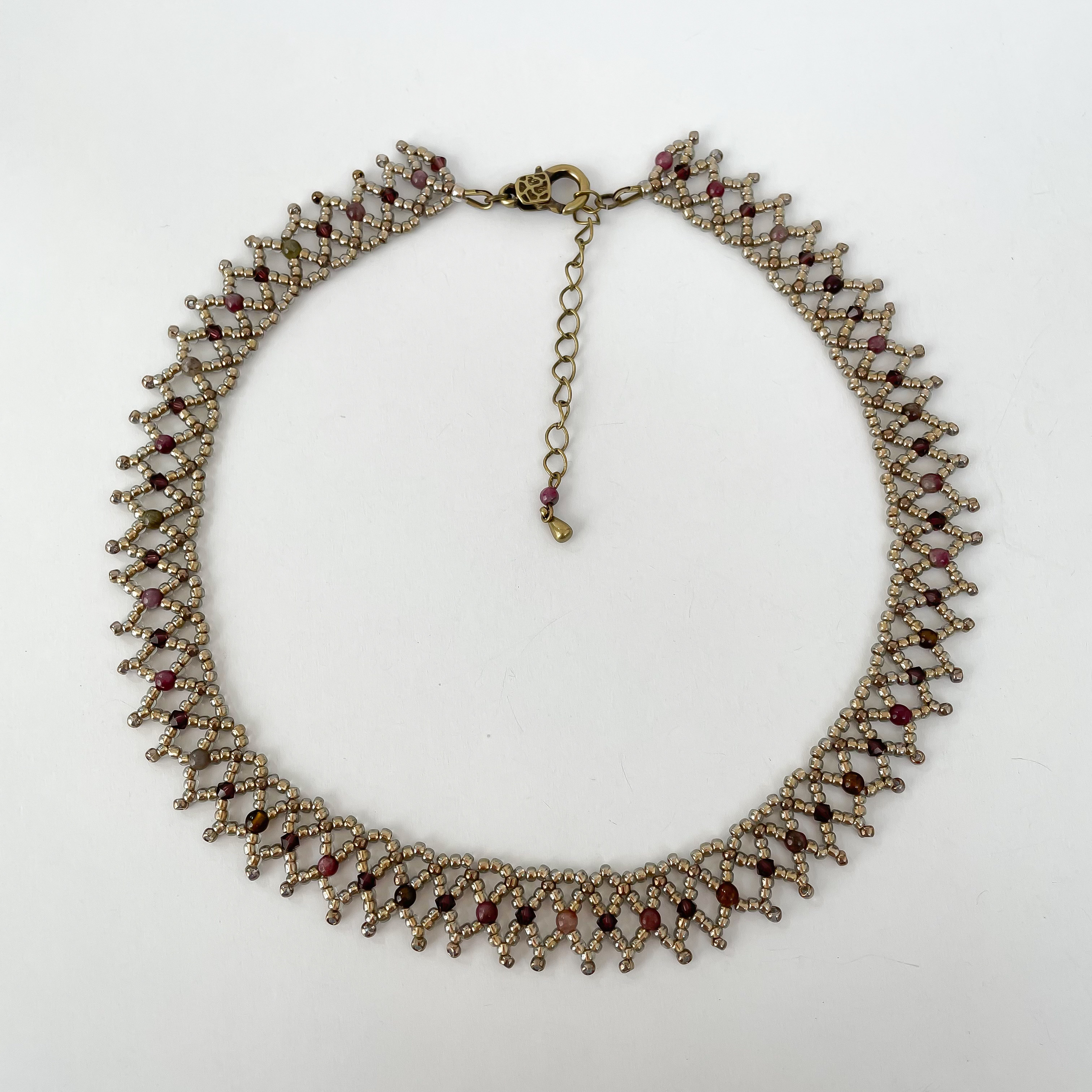 【Atelier Amie】紫葡萄色　天然石トルマリン&クリスタルガラスビーズ　ネッティングチョーカー