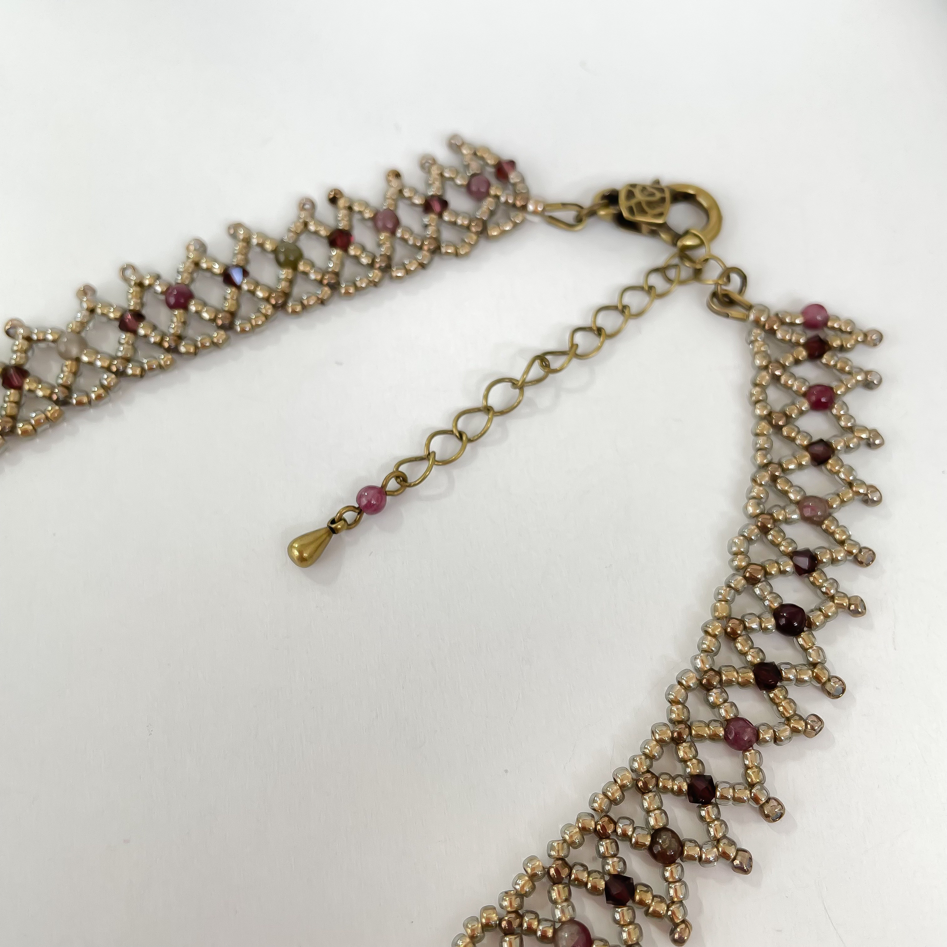 【Atelier Amie】紫葡萄色　天然石トルマリン&クリスタルガラスビーズ　ネッティングチョーカー