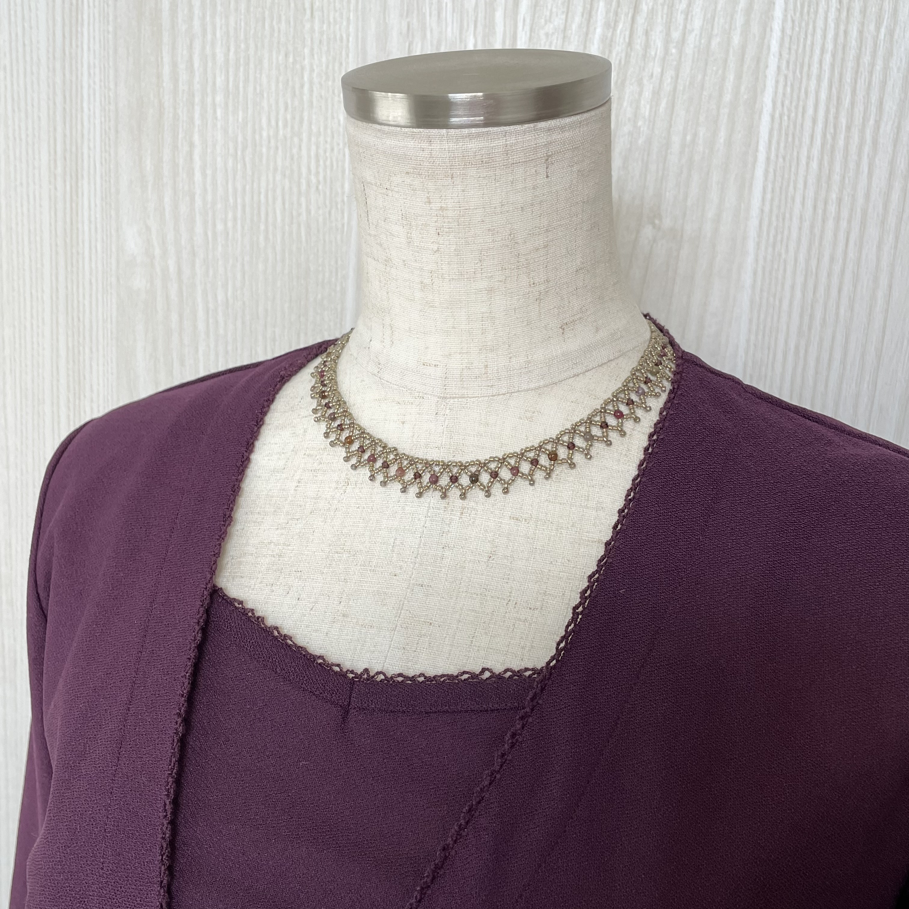 【Atelier Amie】紫葡萄色　天然石トルマリン&クリスタルガラスビーズ　ネッティングチョーカー