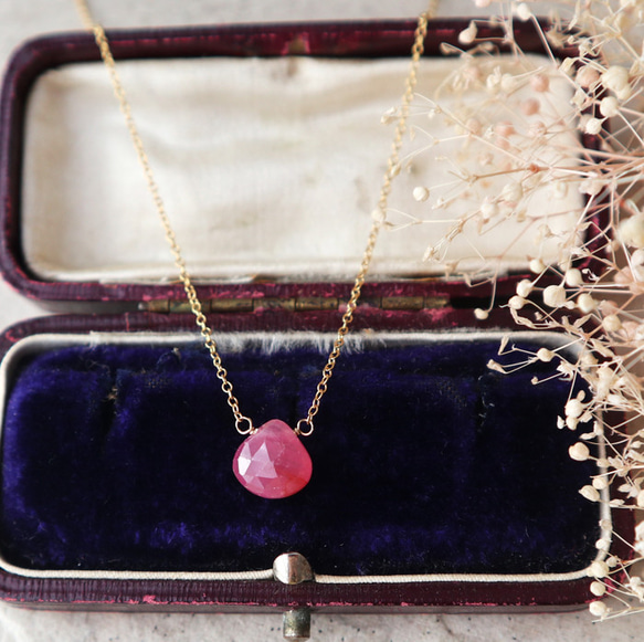 【14kgf】宝石質ピンクサファイアの一粒ネックレス (マロンカット)＊9月誕生石 1枚目の画像