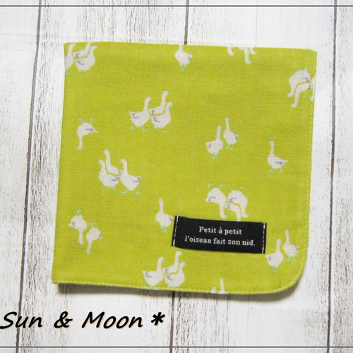 大人のガーゼハンカチ☆アヒル柄・玄米茶（24㎝×24㎝） ハンカチ