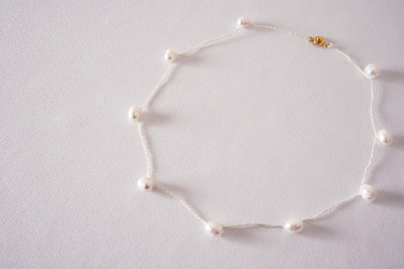 【糸で編み上げたネックレス】pieni cocon（S）淡水パールと糸のネックレス　軽量可愛い　ほっこりナチュラル 4枚目の画像