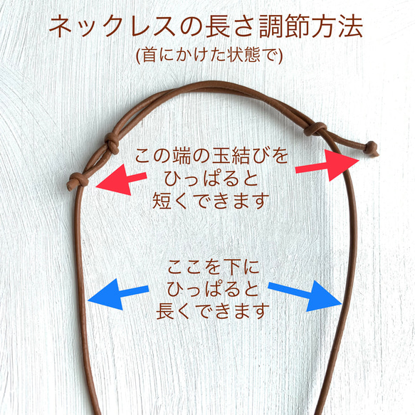 【送料無料】ターコイズブルーと木目が美しいウッドレジンネックレス／革紐長さ調節可能／一点物 7枚目の画像