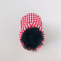 ご出産祝いに☆ベビーのボンボンキャップ　ストロベリーチェック☆帽子 3枚目の画像