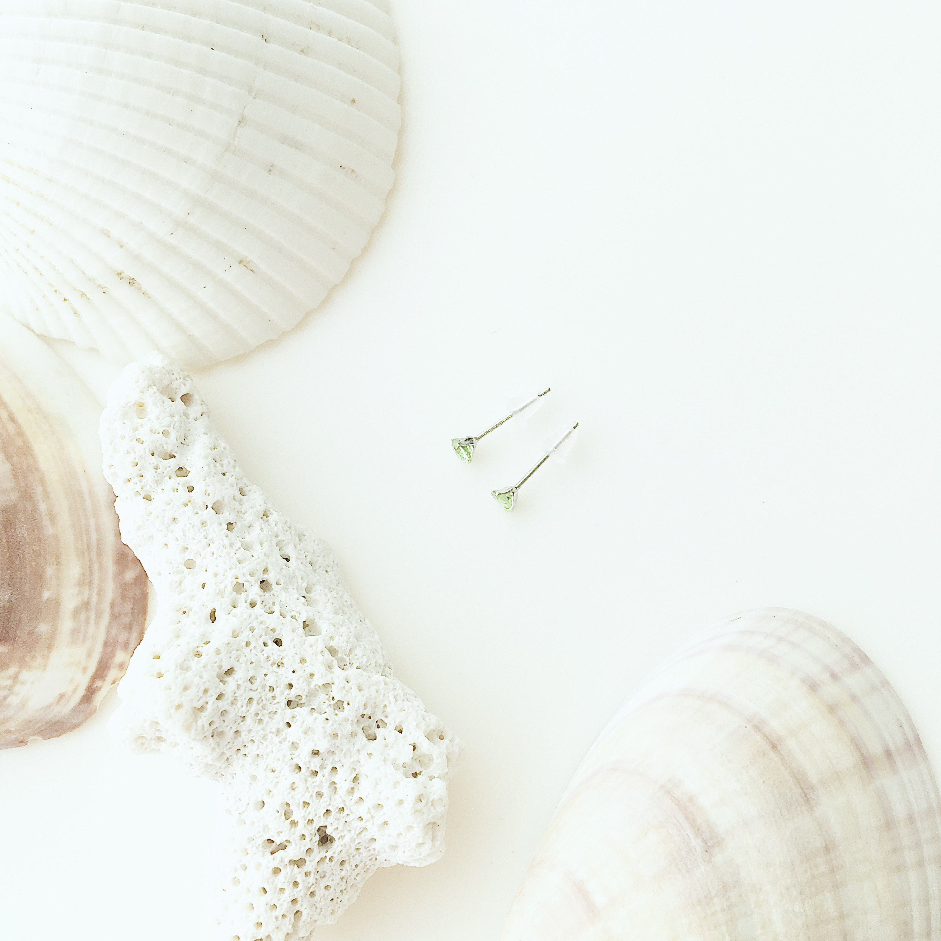 【K14WG】ペリドットピアス　3mm