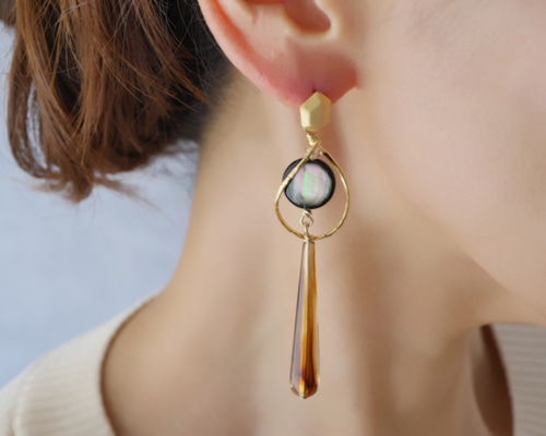 黒蝶貝とべっ甲のピアス/イヤリング ピアス(スタッド・一粒 黒蝶貝とべっ甲のピアス/イヤリング ピアス(スタッド・一粒