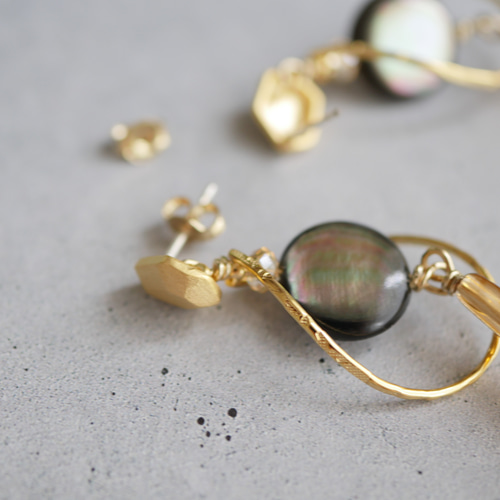 黒蝶貝とべっ甲のピアス/イヤリング ピアス（スタッド・一粒