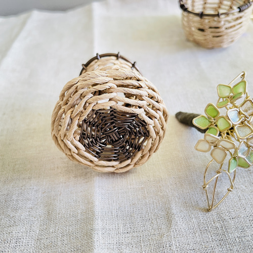 ミニチュア＊フラワーワイヤーカゴ ( 2 ) 一輪挿し・花瓶・花器 Honu