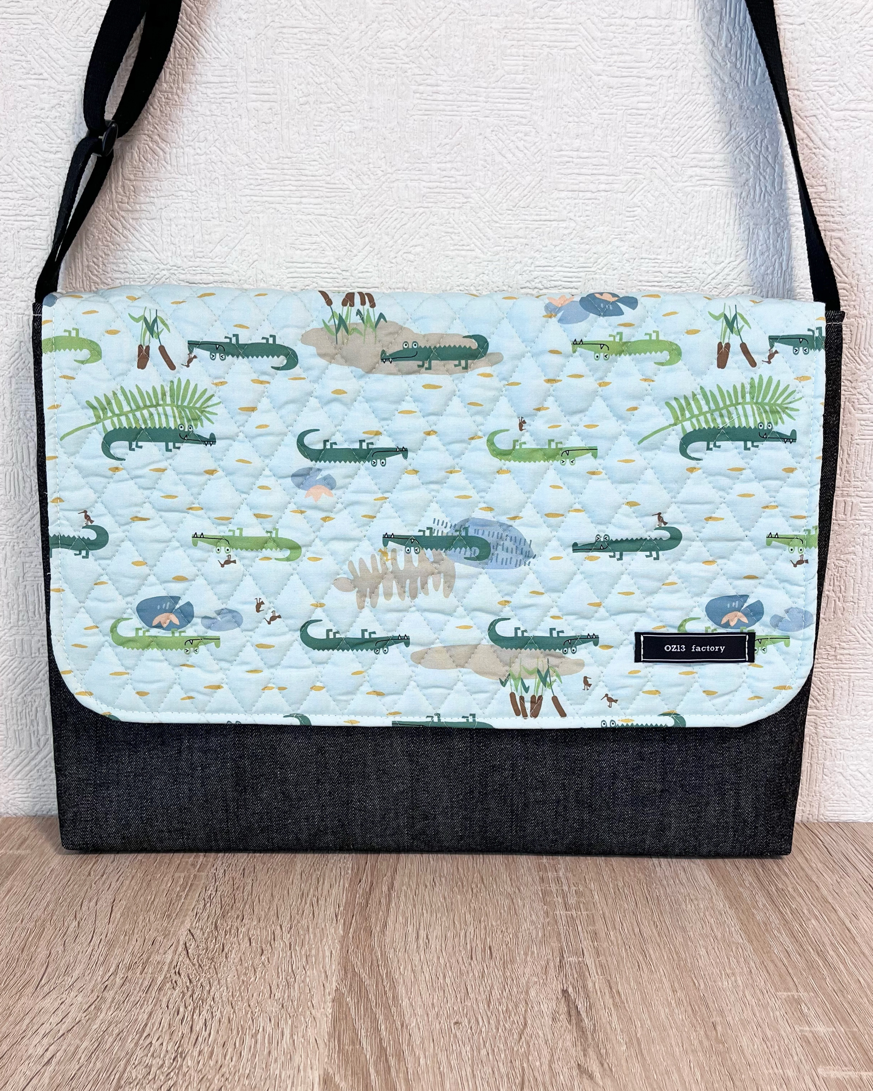 岡山県産デニム使用　図書袋　お散歩ワニさんキルティング×ブラックデニム