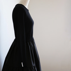 [售罄！ ] 塔夫綢裙長袖對接洋裝【黑x黑】 第6張的照片