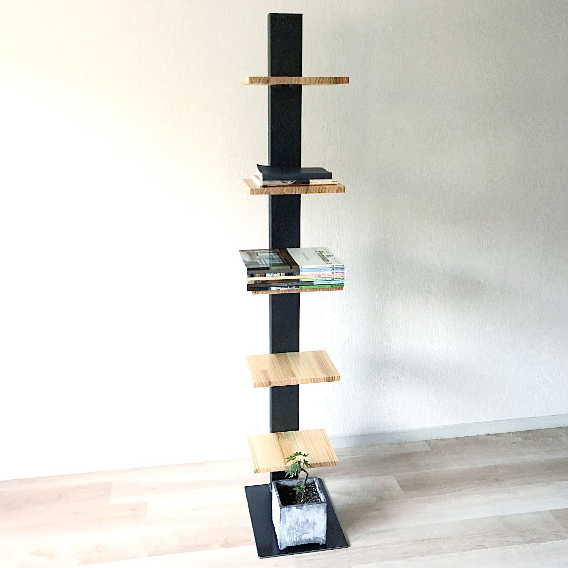 アイアン　天然木　ブックタワー　ブックスタンド　オブジェスタンド　モダン　飾り棚　シンプル　スタイリッシュ　隙間収納