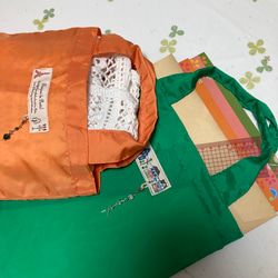 A4サイズ軽量手提げバック  なんと20グラム  布はベンベルグ使用　絹の光沢で、鮮やかなグリーン色　鞄の中の整理にもー 3枚目の画像