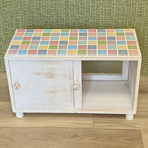 美濃焼のガラスキャビネット カラフルタイル ブレッドケース パン収納