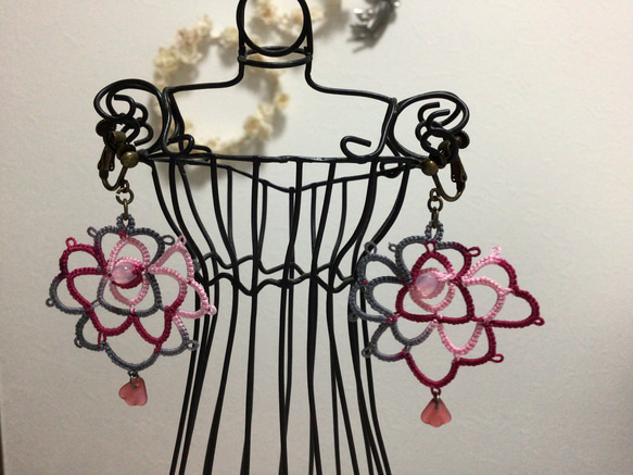 ミックス糸のタティングレースの薔薇 3枚目の画像