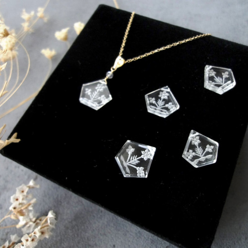 天然石のペンダントネックレス □ 彫刻入り水晶 インタリオ クオーツ