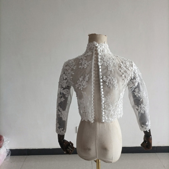 Vハイネックボレロ　トップス 上品透け袖 3D立体レース刺繍 くるみボタン 長袖 8枚目の画像