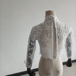 Vハイネックボレロ　トップス 上品透け袖 3D立体レース刺繍 くるみボタン 長袖 10枚目の画像
