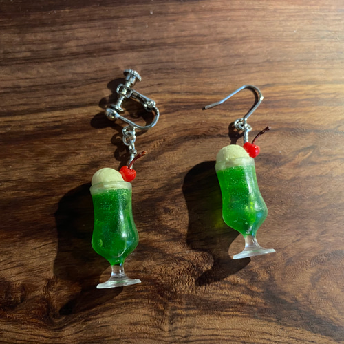 受注製作:片耳ピアス/イヤリング【メロンソーダフロート】 ピアス