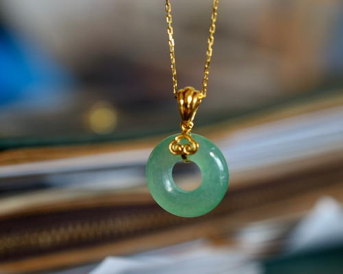 a18 受注製作 k18金ゴールド ミャンマー産 若緑 本翡翠 ヒスイ 玉壁