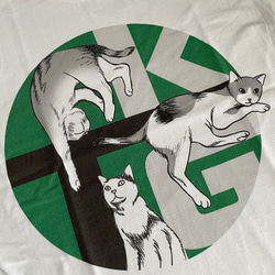 ゆるい猫さんKTG　Tシャツ(グリーン系) 1枚目の画像