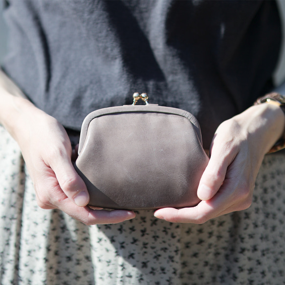 送料無料 Waxing Leather 小さい財布 ミニマム 革巻き がま口 ミニ財布 口金 ガマ口 グレージュ 2枚目の画像