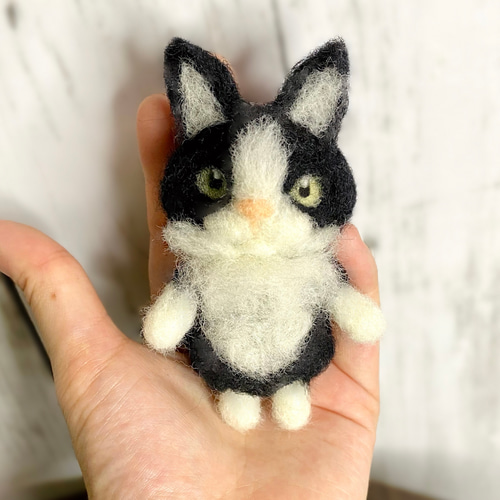 受注製作*羊毛フェルト/ハチワレ猫さん 羊毛フェルト ネコの 受注製作*羊毛フェルト/ハチワレ猫さん 羊毛フェルト ネコの