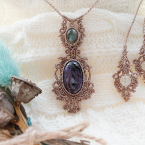 チャロアイト　ラブラドライト　マクラメネックレス 30％OFF】チャロアイトとラブラドライトのマクラメネックレス