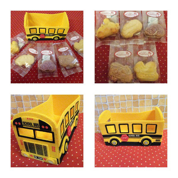 フエルト製バスのケースに乗り物焼き菓子5袋詰め合わせ(^^♪ 1枚目の画像