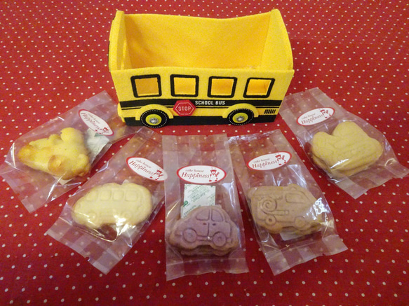 フエルト製バスのケースに乗り物焼き菓子5袋詰め合わせ(^^♪ 2枚目の画像